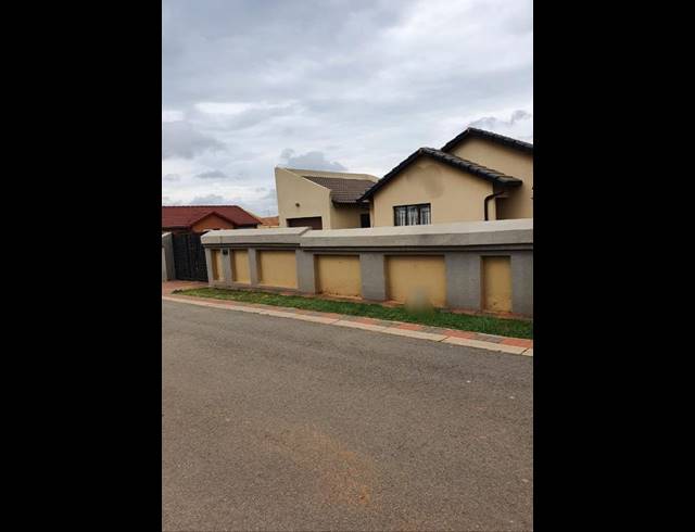 3 BEDROOM HOUSE FOR SALE IN LEONDALE
